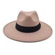 Sombrero de fieltro color beige con cinta